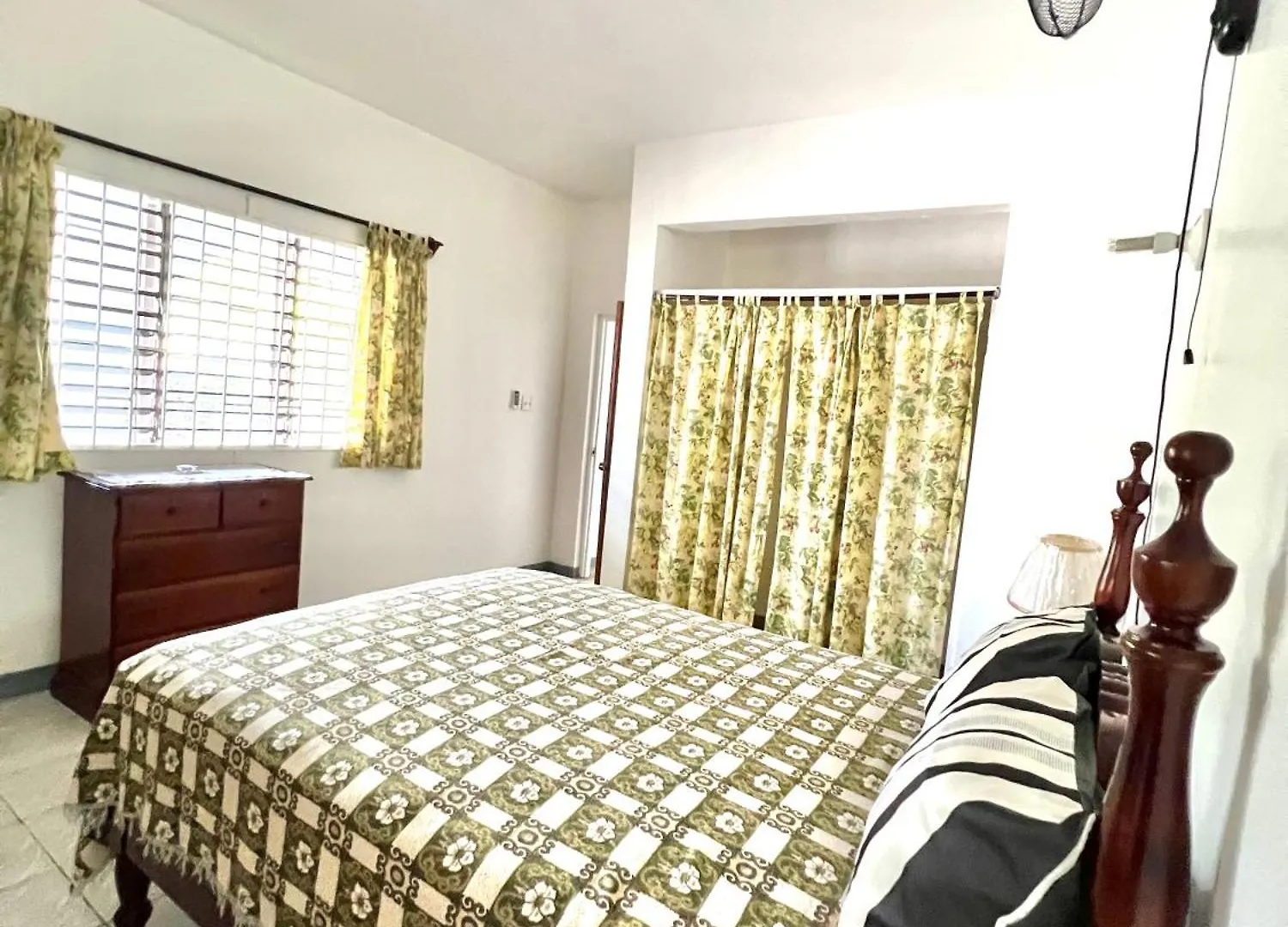 Crescent Lodge Runaway Bay Apartment